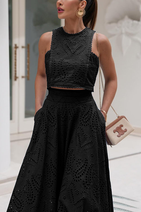 Conjunto de duas peças com bordado e saia de cintura alta com bolsos