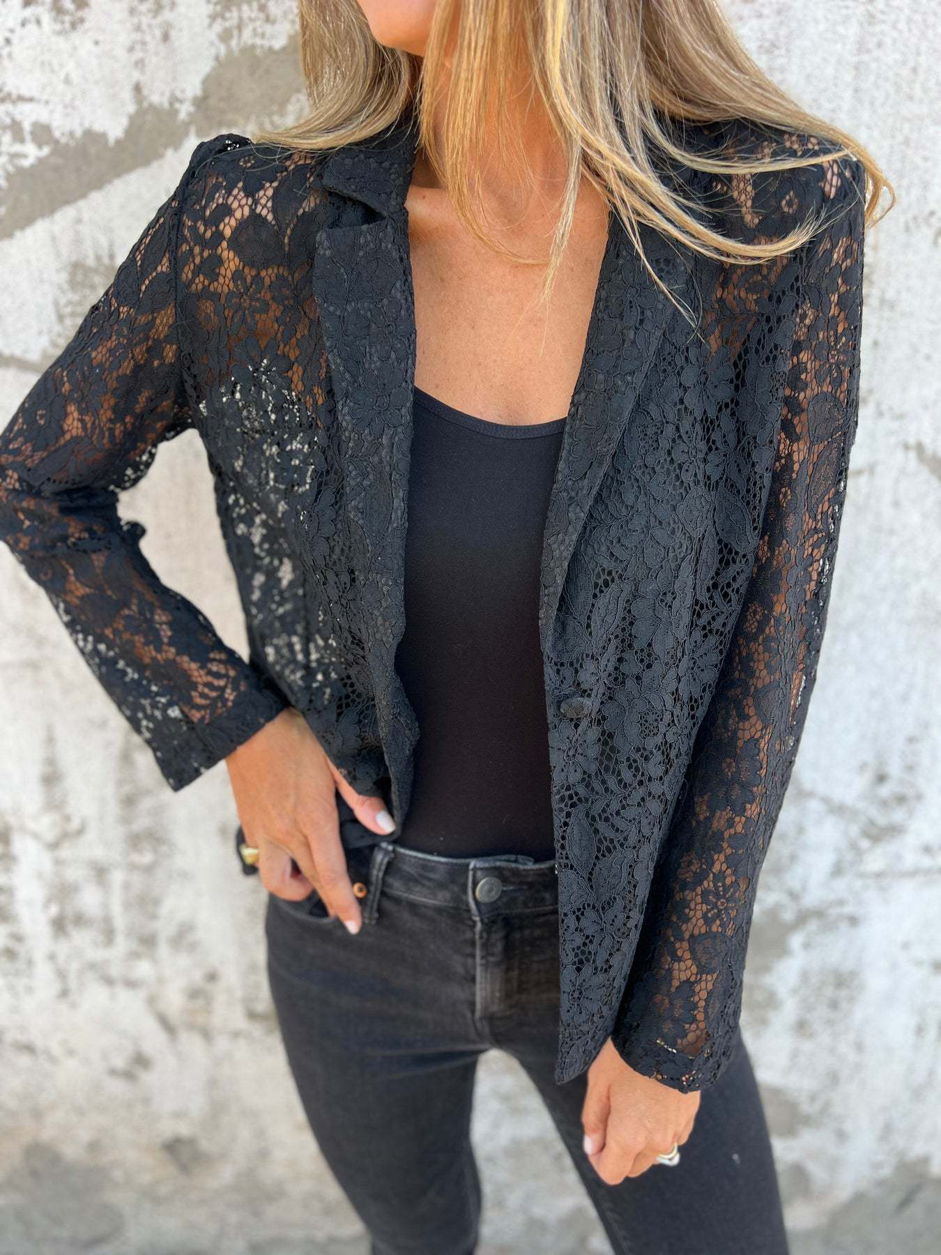 Lena | Blazer de renda transparente com estrutura elegante