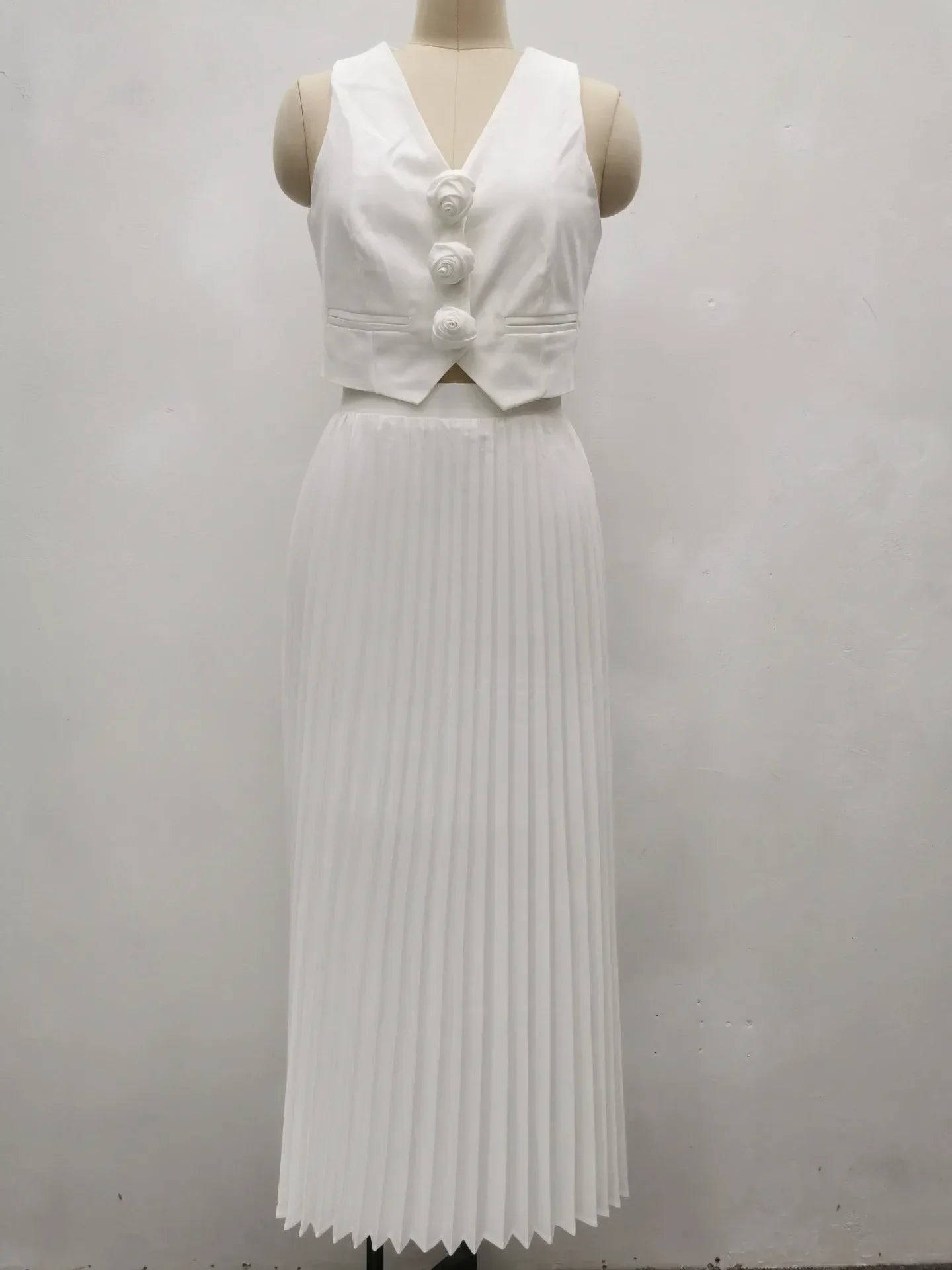 Rosaire | Conjunto com Colete Floral e Saia Plissada