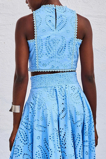 Conjunto de duas peças com bordado e saia de cintura alta com bolsos